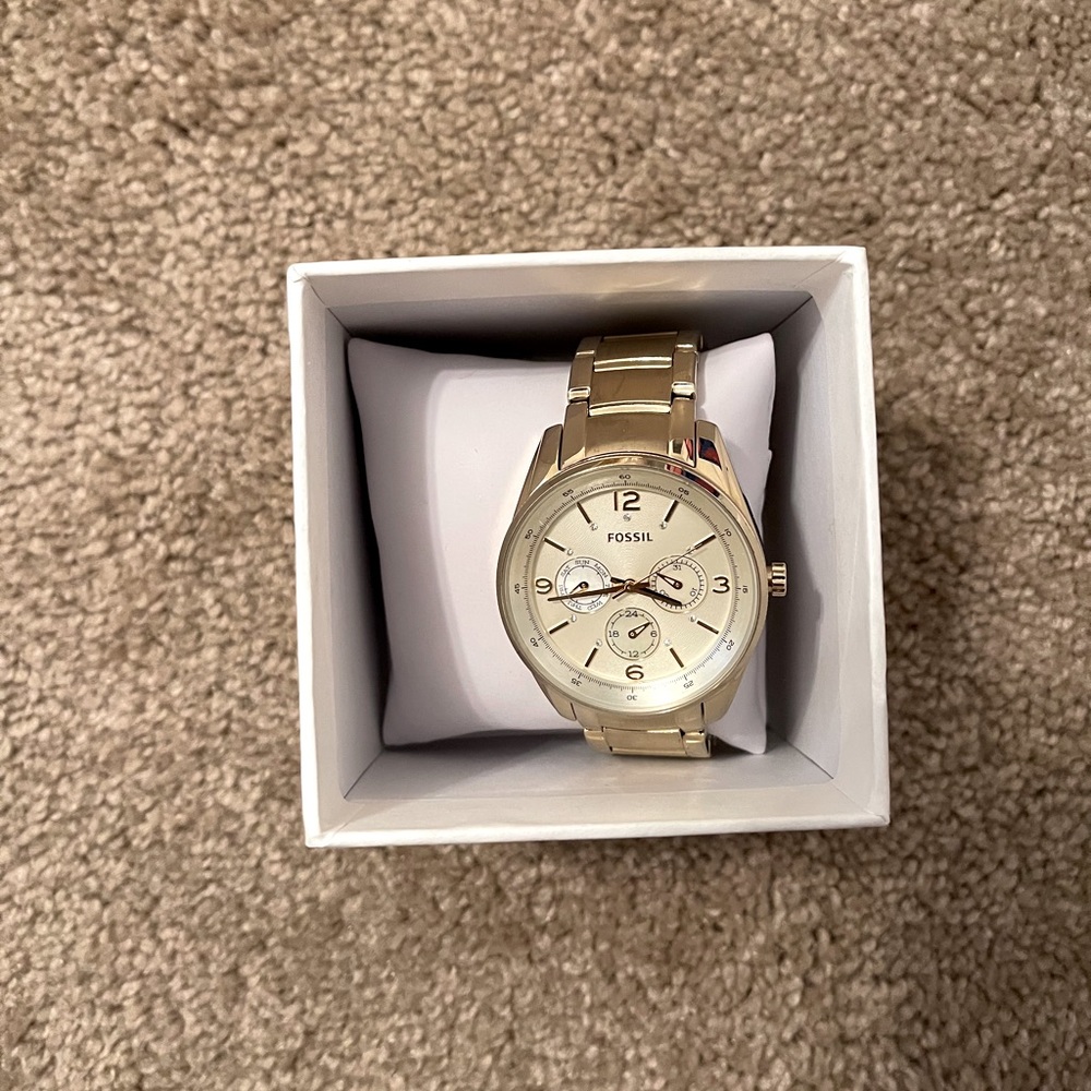 Women’s gold fossil watch!